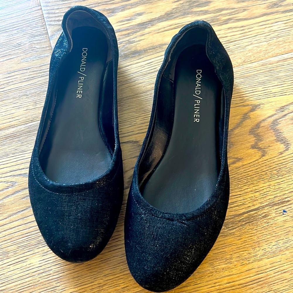 Donald J Pliner black shiny suede ballet flats, size 7